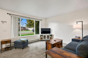 Quiet 1 Bedroom Apt - In Town Great Location